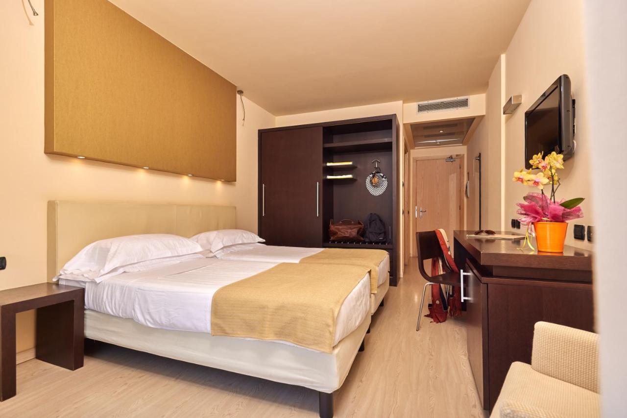 Deluxe Double or Twin Room Lake View