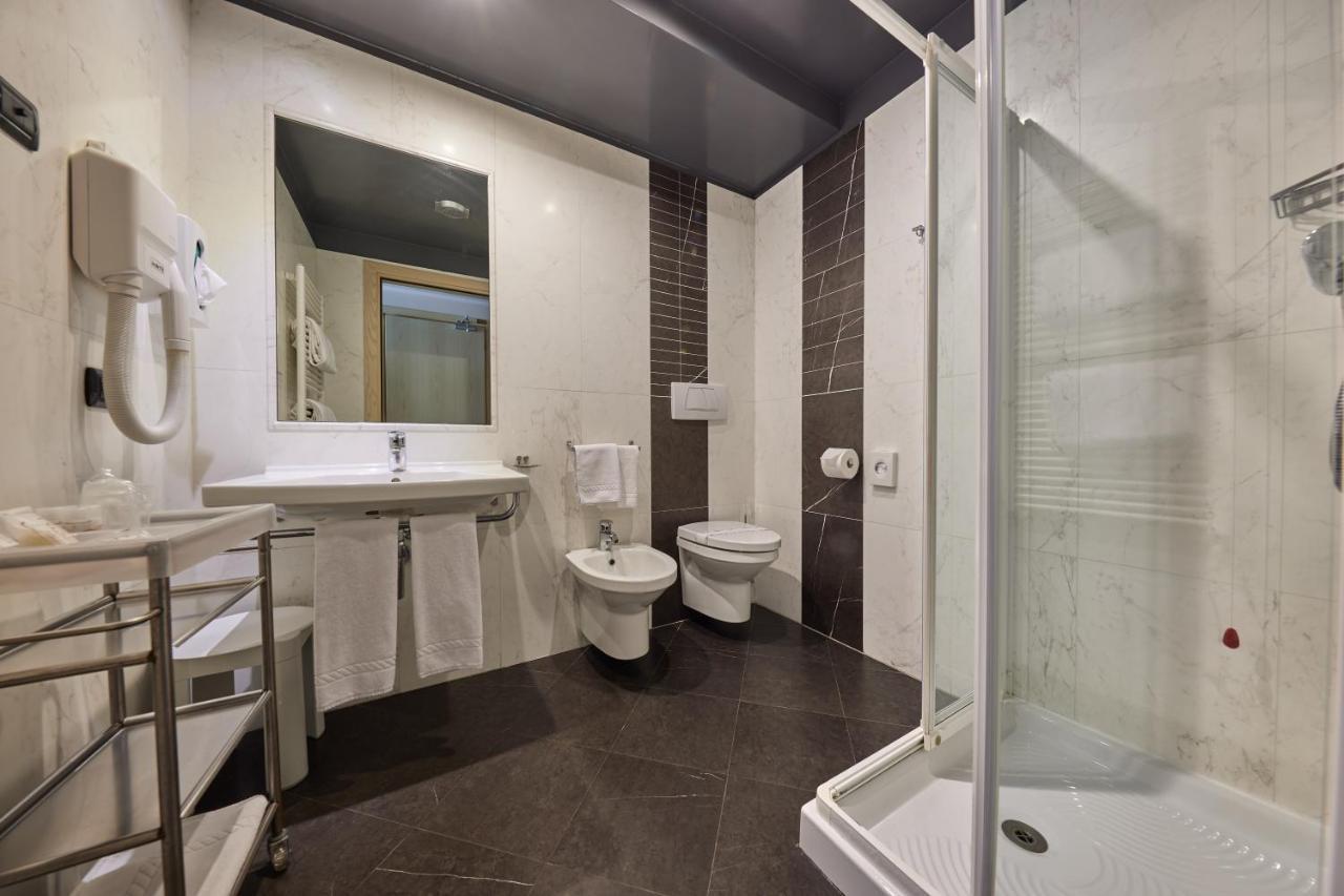 Double or Twin Room Garden View