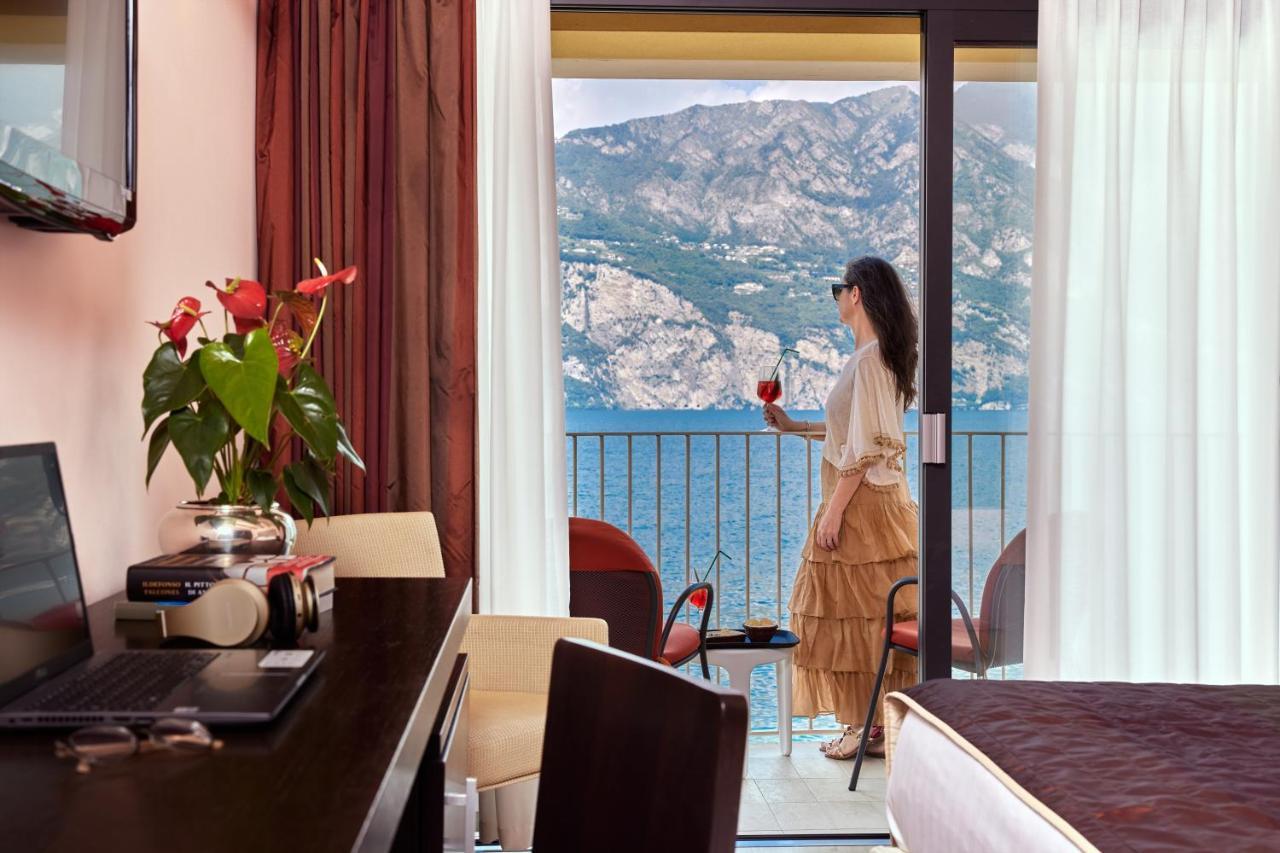 Deluxe Double or Twin Room Lake View
