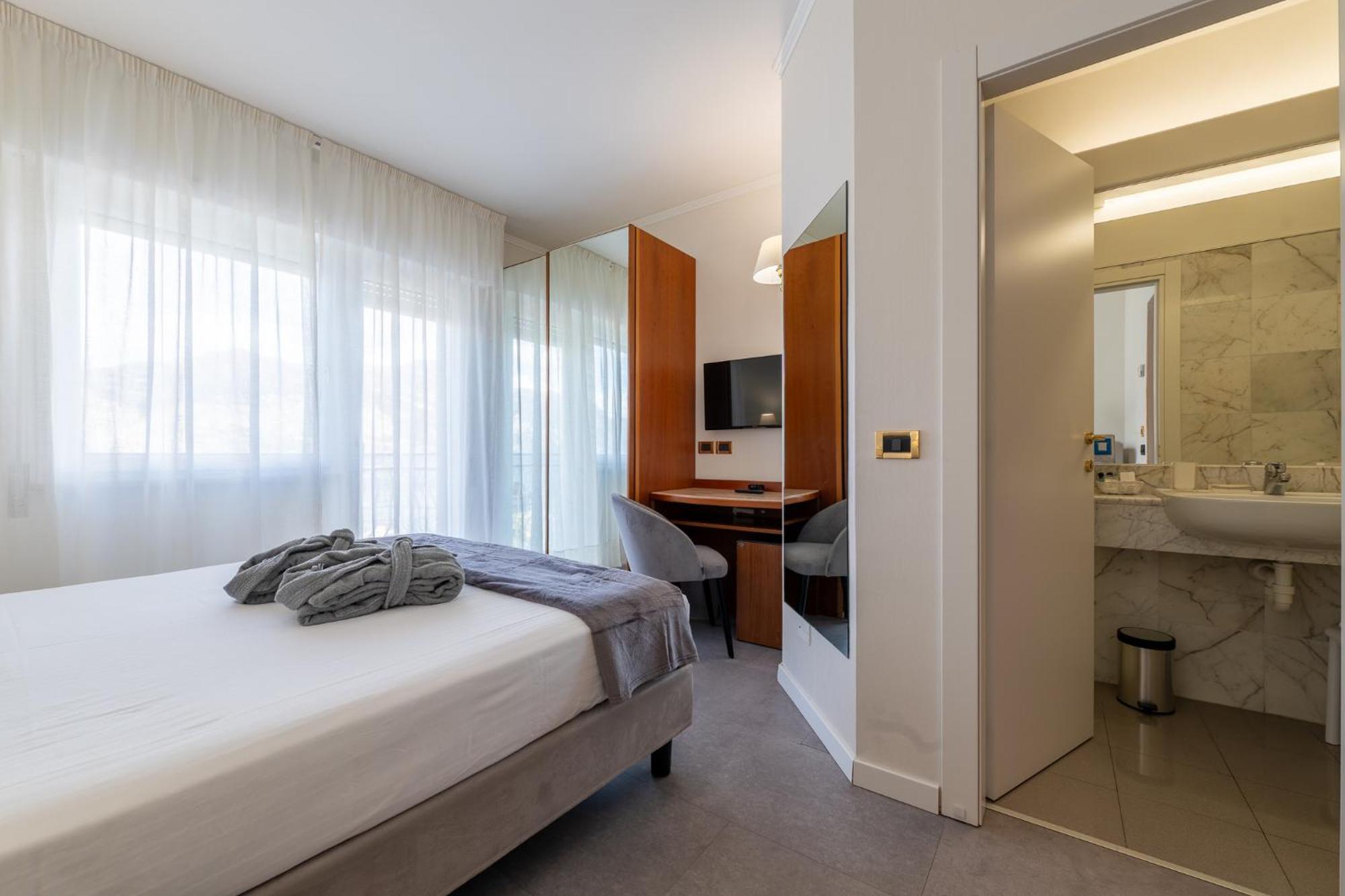 Double Room Lake View