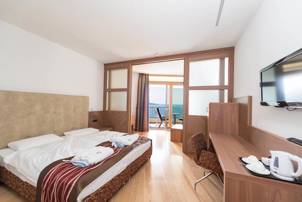 Junior Suite Internal Whirlpool Lake View