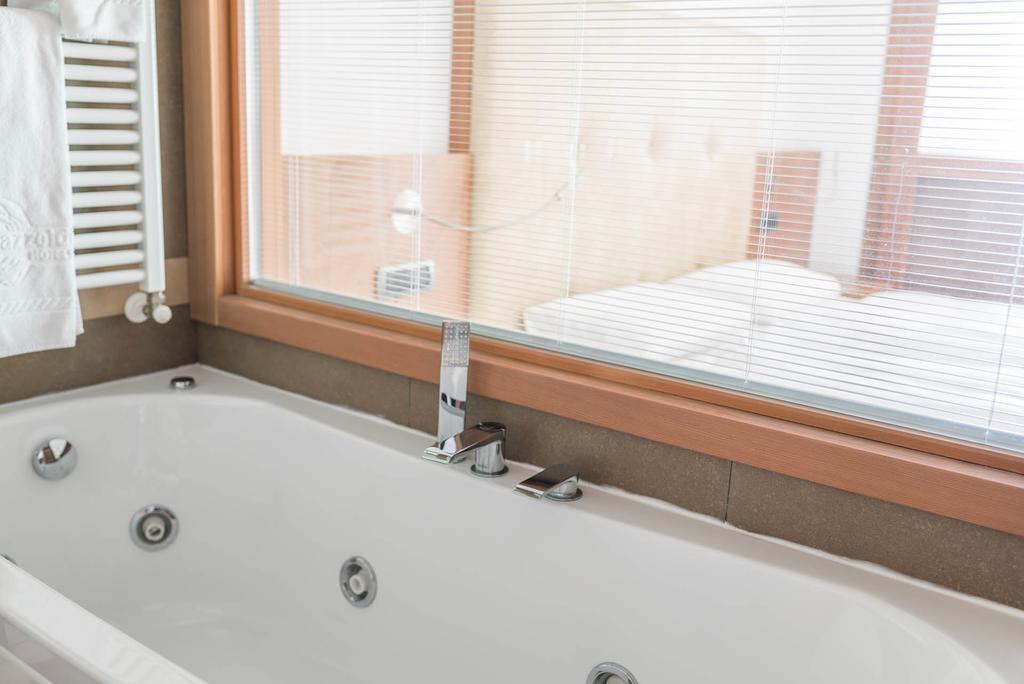 Junior Suite Internal Whirlpool Lake View