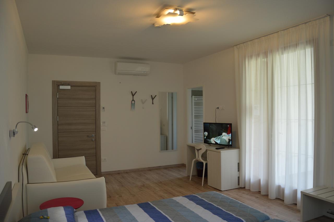 Double or Twin Room Lake View