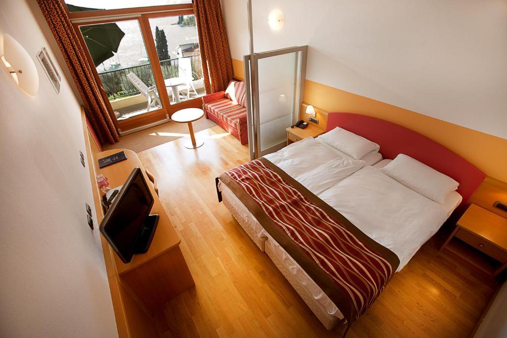Superior Double Balcony Lake View