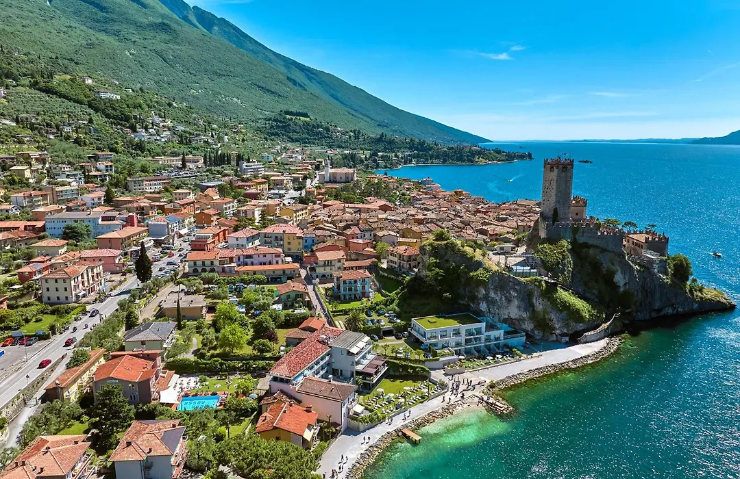 Hotel Castello Lake Front-1